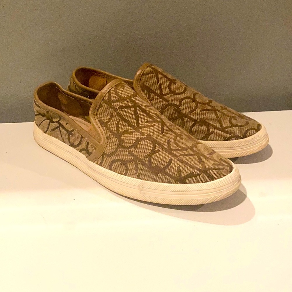 Very comfortable Calvin Klein sneakers